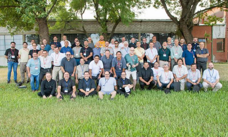 Sacerdotes de varias naciones, en un encuentro en Mariano I Loza