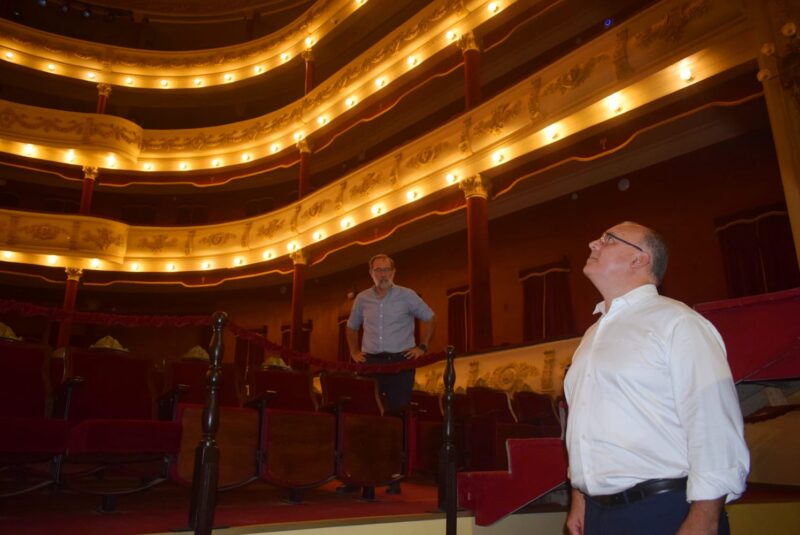 El ministro Meza recorrió el Teatro Vera y destacó el mantenimiento