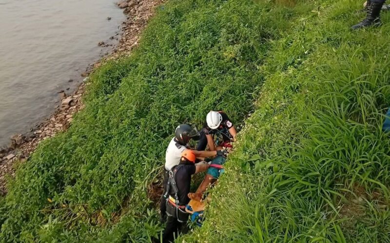 Rescate en el Puerto: cayó a las rocas tras una pelea y debieron intervenir los bomberos