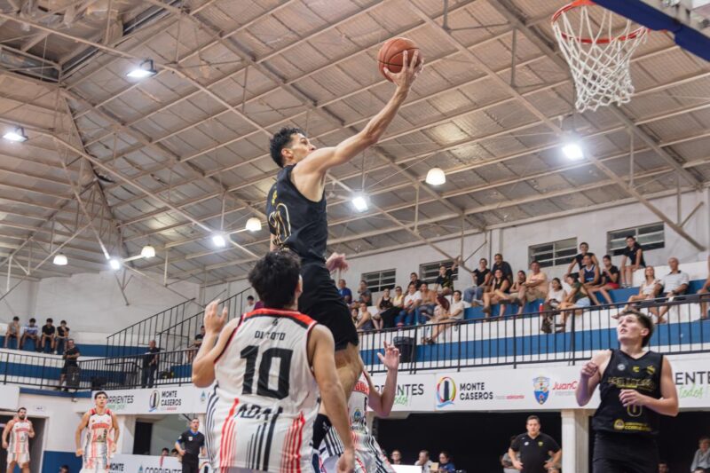 San Lorenzo de Monte Caseros apabulló a Córdoba y estiró su gallardo invicto