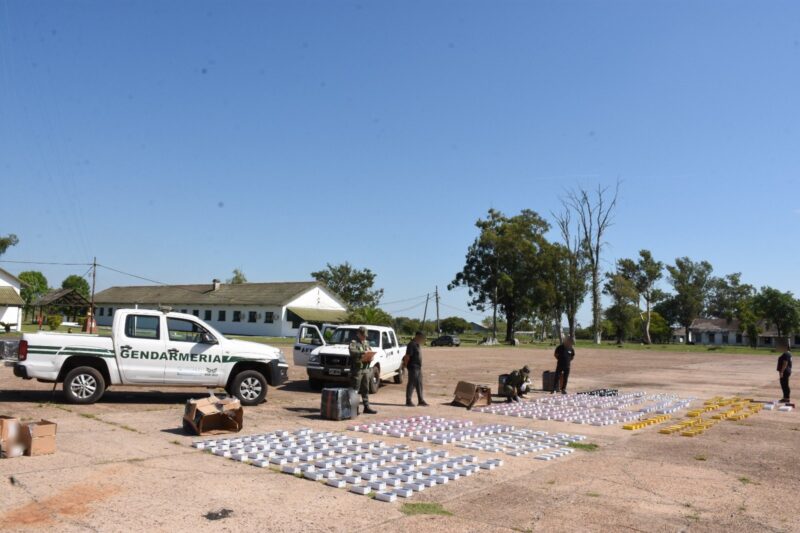 Detectan envío ilegal de 551 celulares y perfumes árabes en encomiendas en Corrientes