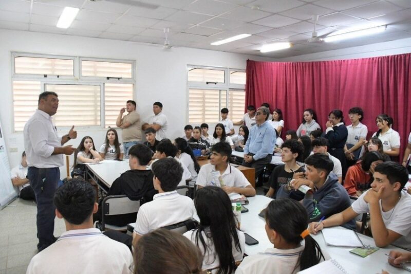 Con alumnos de la escuela Ponce comenzó la propuesta Mi Primera Licencia