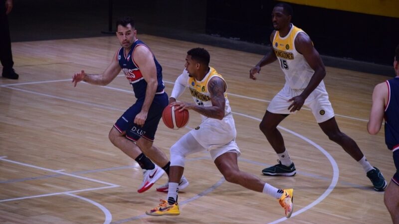 Liga Arg: Gran reacción de Comunicaciones para quedar 2 a 0 en la serie