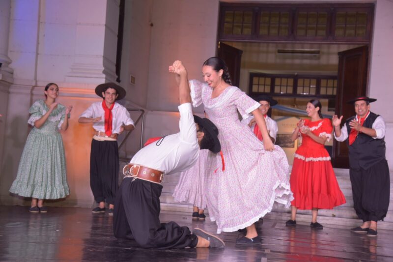 Corrientes celebró su identidad con un espectáculo que unió arte, fe y tradición