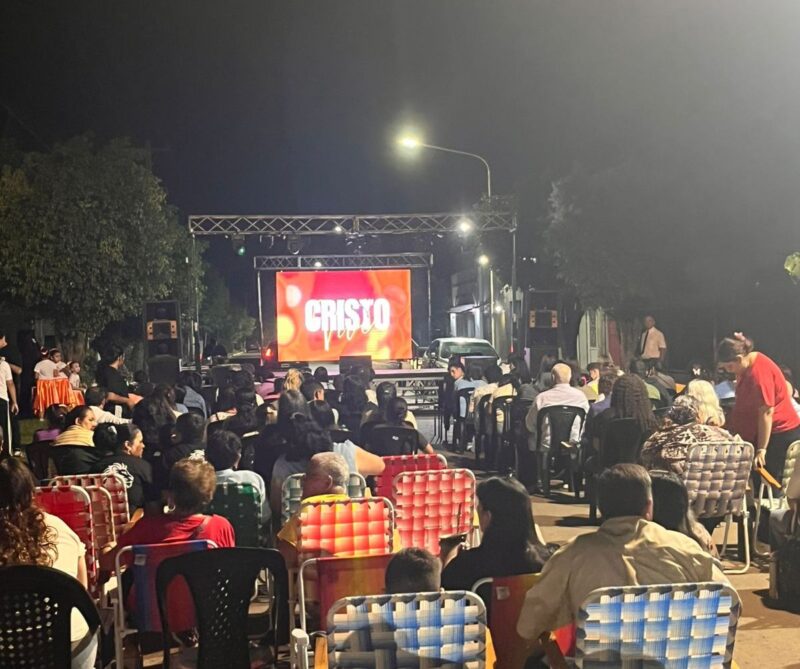 Cristo vive en Alvear: una multitud celebró la resurrección de Jesús en vísperas de pascuas