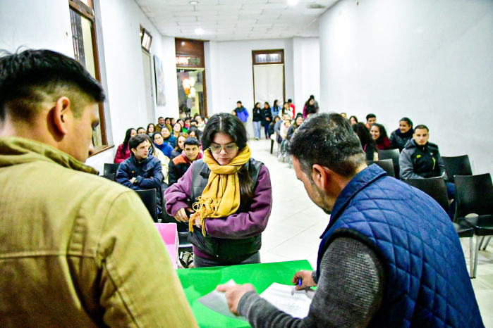 La Municipalidad paga las becas estudiantiles