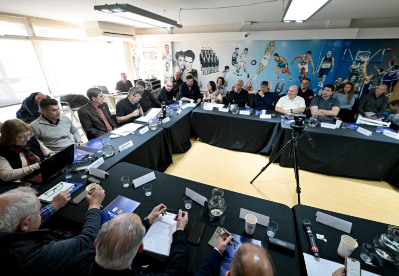 Dirigentes correntinos en asamblea de la CABB