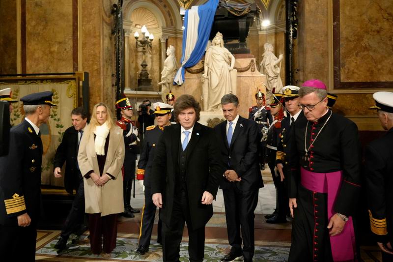 La Iglesia convalidó la exclusión de Villarruel de la primera fila