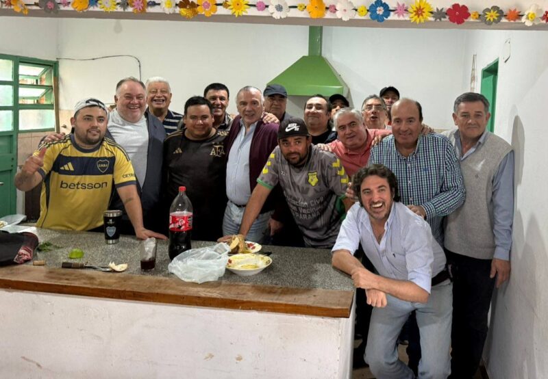 Noel Breard encabezó un encuentro vecinal en el barrio Río Paraná