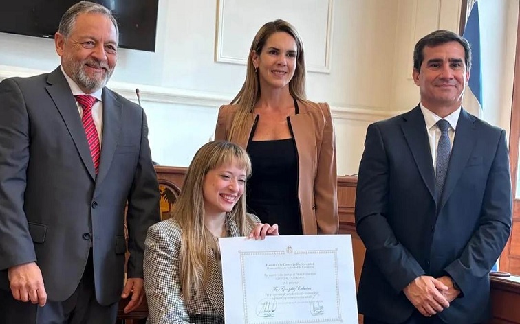 Florencia González Cabañas, ejemplo de superación y compromiso social