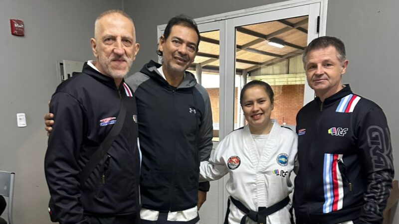 Instructora de Taekwondo presente en Seminario de Posadas