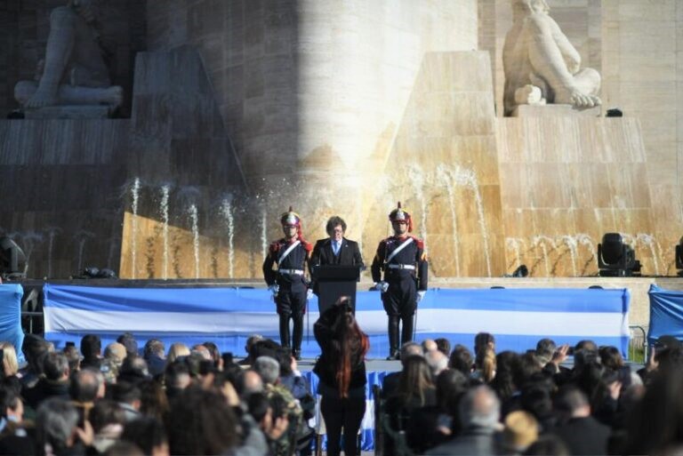 El Día de la Bandera se vivió con una fuerte impronta política