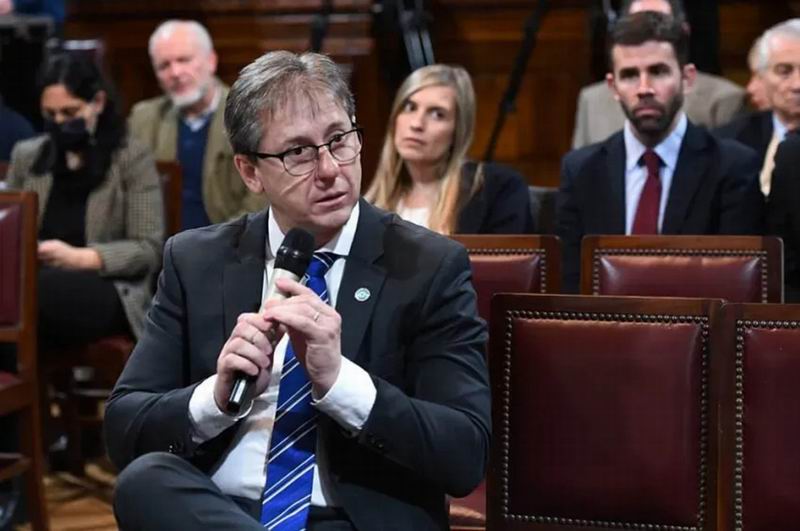 Peteco, contundente: «Adorni debería dar un paso al costado»