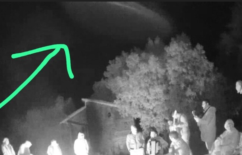 En una vigilia captaron un Ovni en una fotografía sin darse cuenta