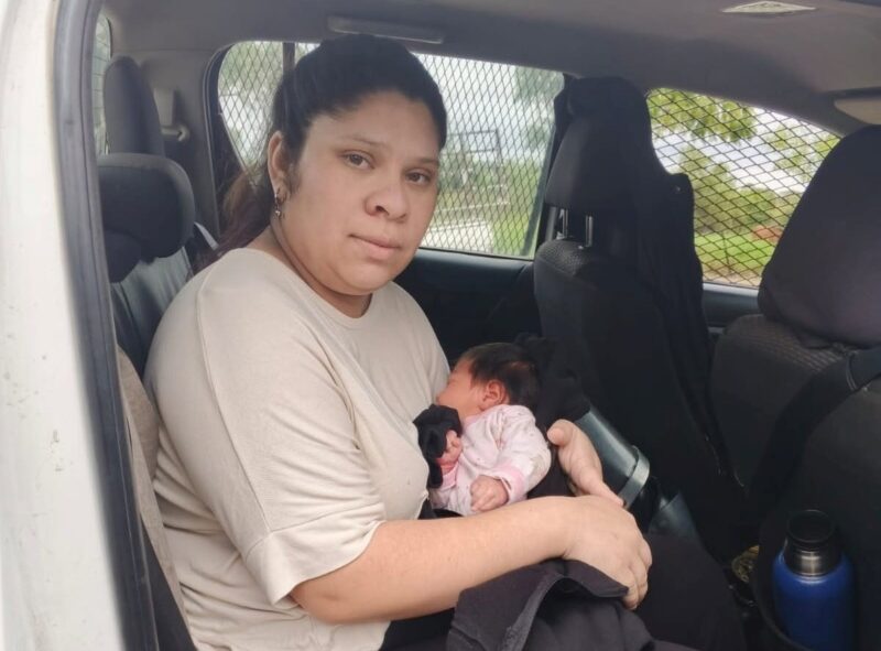 Rápida intervención policial salvó la vida de una bebé en el destacamento San Marcos