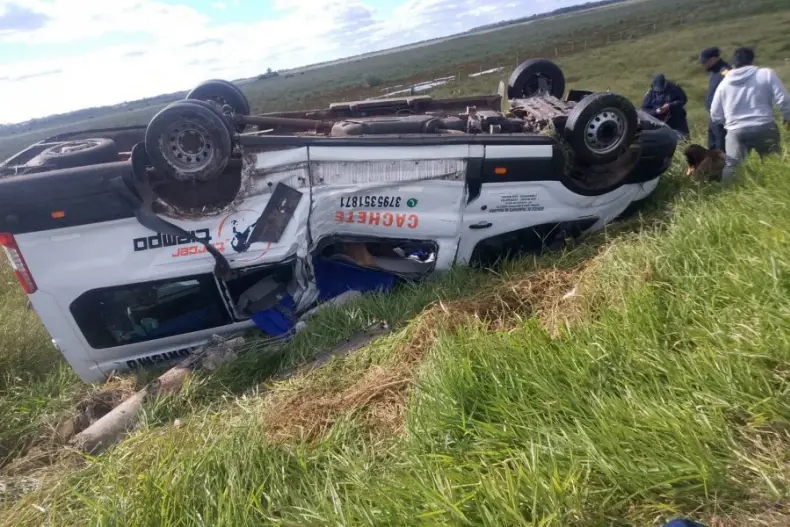 Siniestro en Ruta 5: volcó un minibús y cuatro personas debieron recibir atención médica