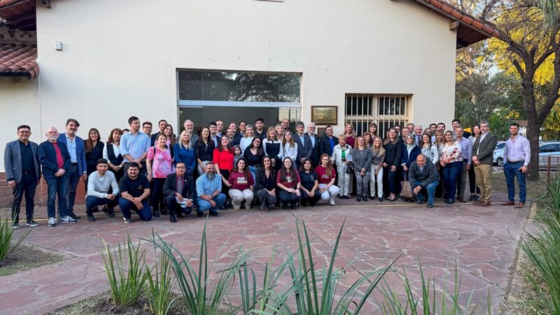 Ciencias Económicas de la Unne celebró sus 75 años de historia y homenajeó al profesor Müller