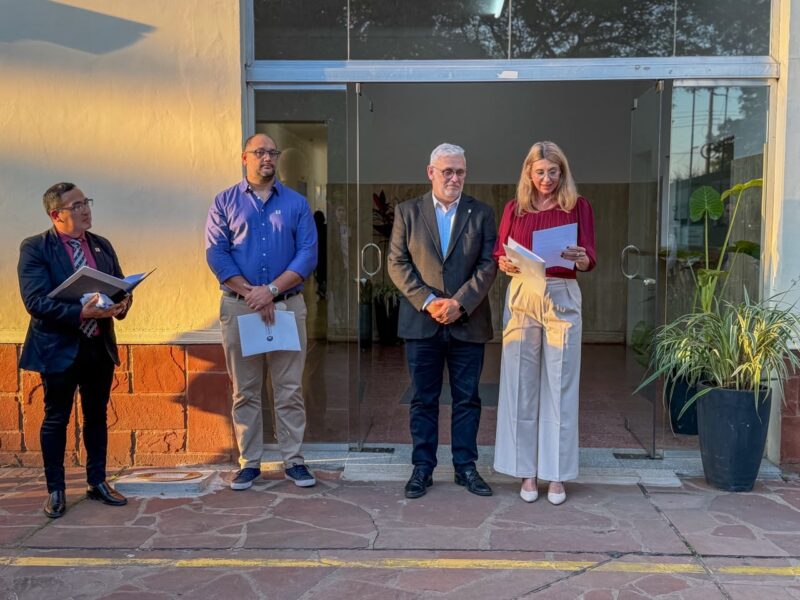Ciencias Económicas de la Unne celebró sus 75 años de historia y homenajeó al profesor Müller