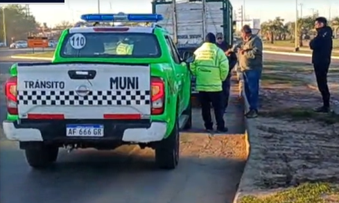 Mañana de caos vial: choques en la rotonda, despiste y una indignante fuga