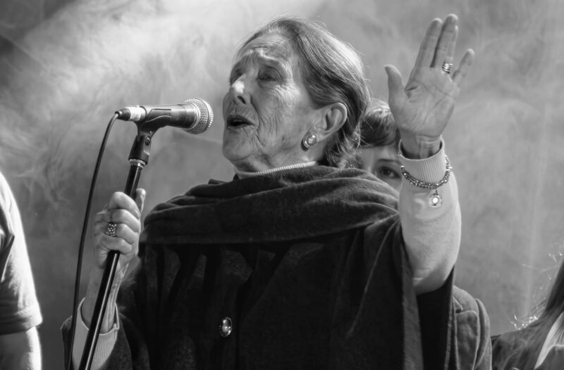 Desconsuelo: falleció una popular locutora goyana