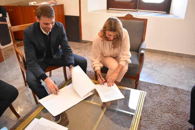 Convenio del Gobierno con Ciencias Económicas