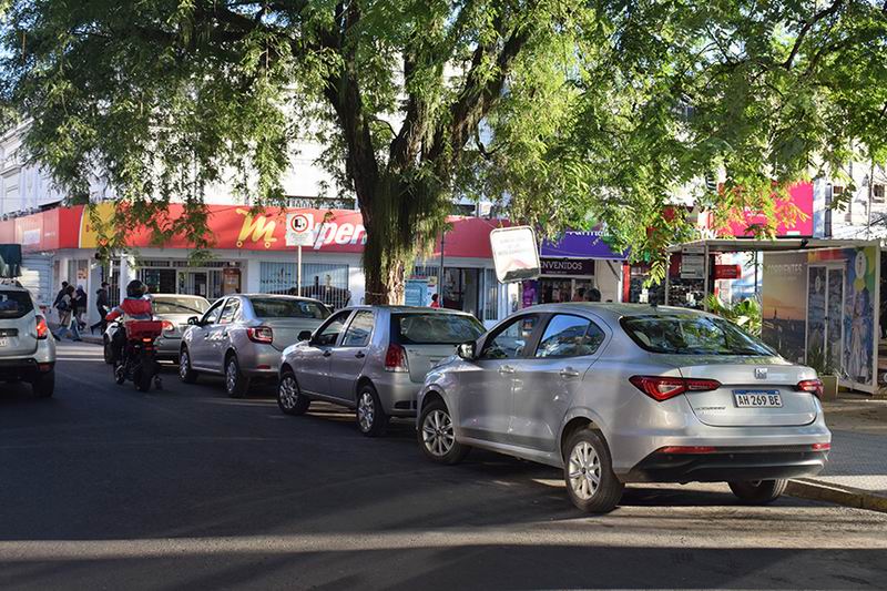 Remiseros adoptan un esquema dual para sobrevivir a la crisis