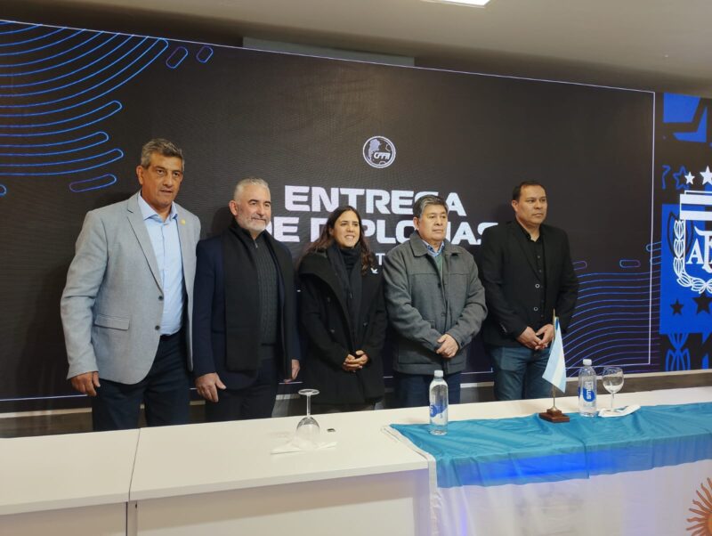Representantes de la UNNE entregaron diplomas a Árbitros y Árbitras Federales