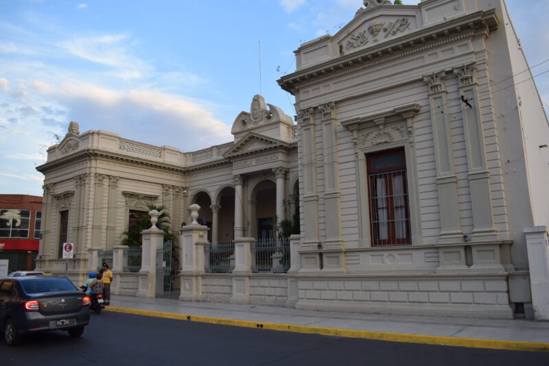 Hoy, dos escuelas de la Capital no tienen clases por duelo