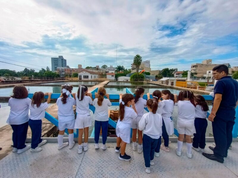 Más de 1000 alumnos conocieron el proceso de potabilización en Aguas de Corrientes