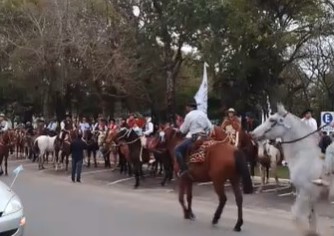 Partieron los peregrinos de Caá Catí en una histórica cabalgata rumbo a Itatí