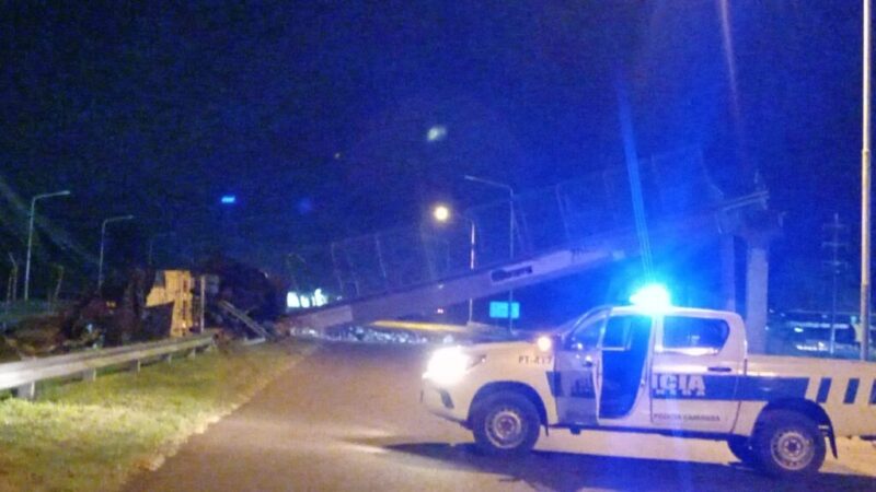 Camionero correntino murió tras derribar un puente peatonal en la Ruta 16