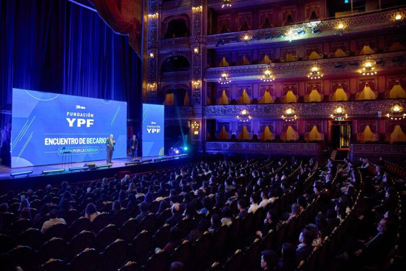 Fundación YPF celebró sus 30 años reuniendo a 250 becarios