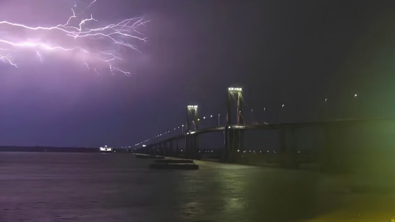 Las cámaras registraron la magnitud de la tormenta en el puente Belgrano