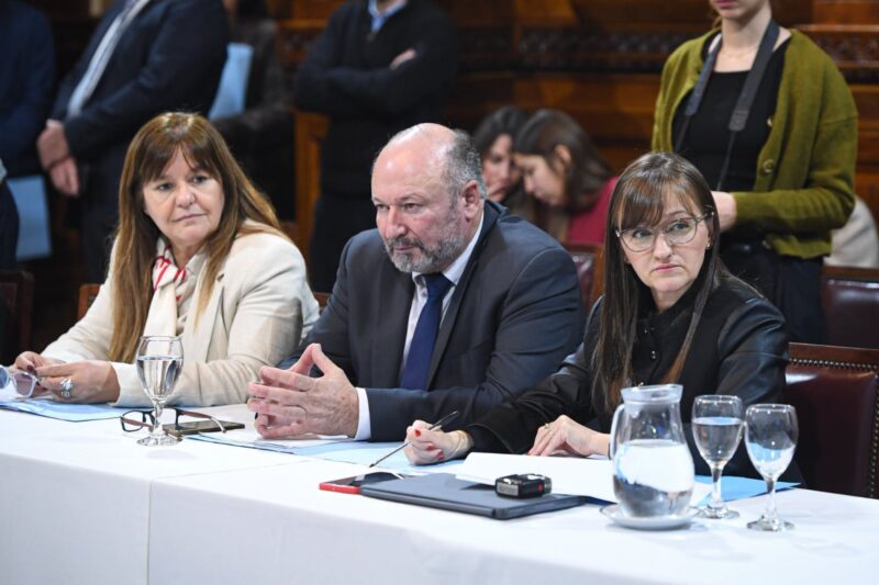 Apoyo parlamentario correntino a textiles