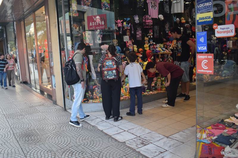 Comerciantes aseguran que conviene más comprar en el local que online