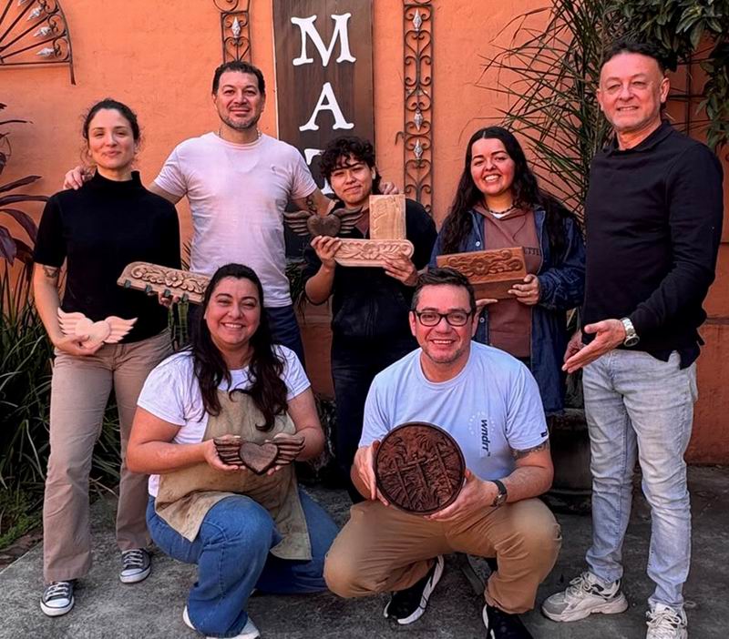 El arte de esculpir la madera: una enseñanza que resiste el tiempo