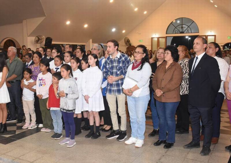 Firmes en fe y servicio