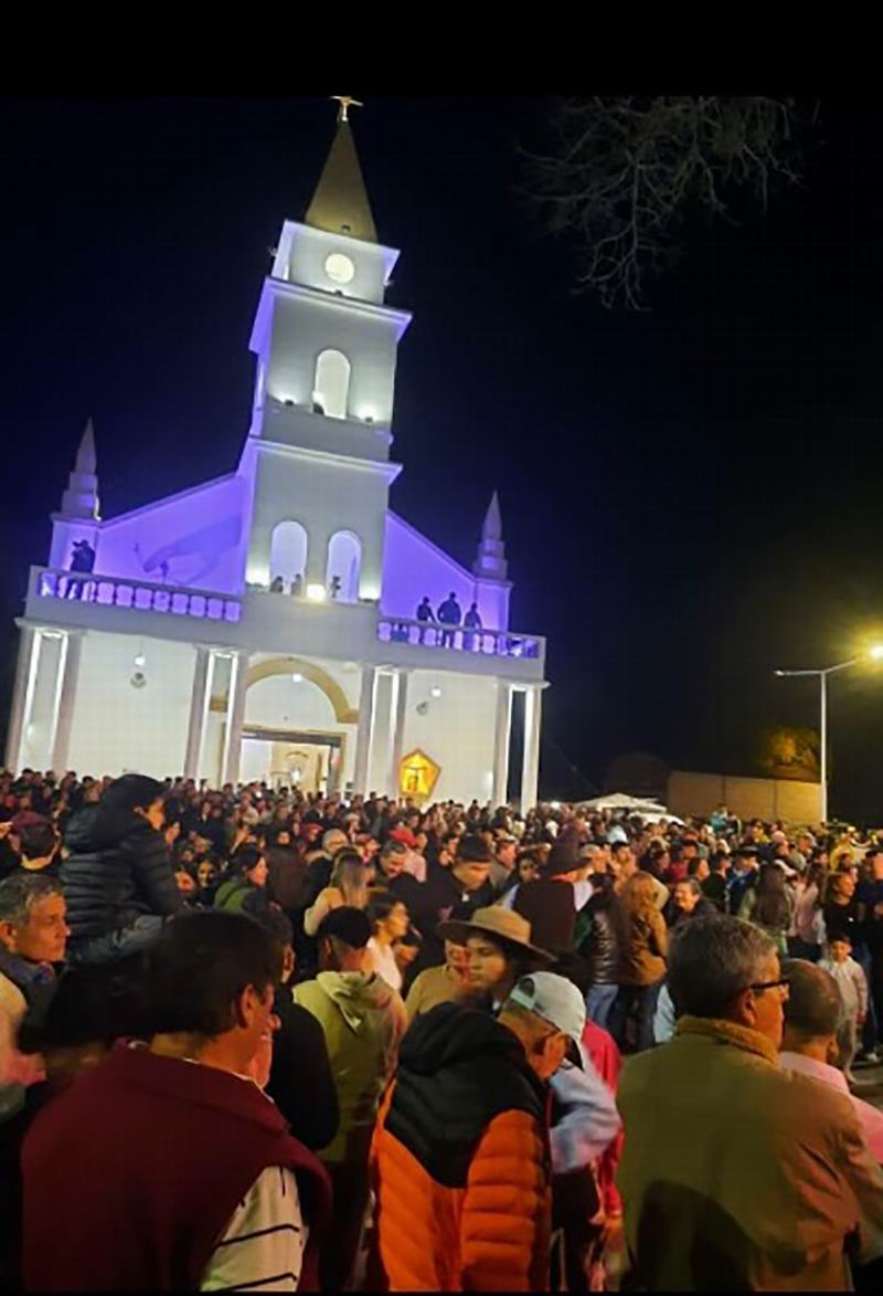 Vecinos y peregrinos honraron al Patrono con una profusa devoción