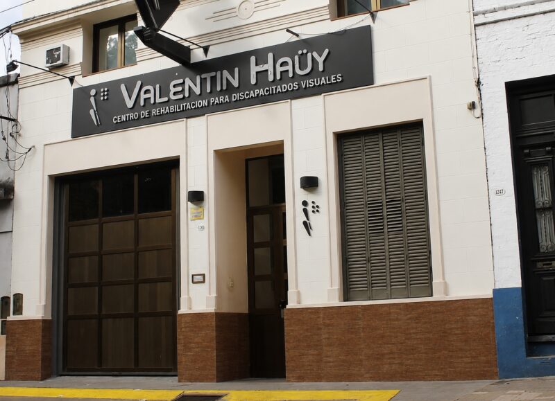 El Centro Valentín Haüy celebra 50 años como faro de la rehabilitación visual en el NEA