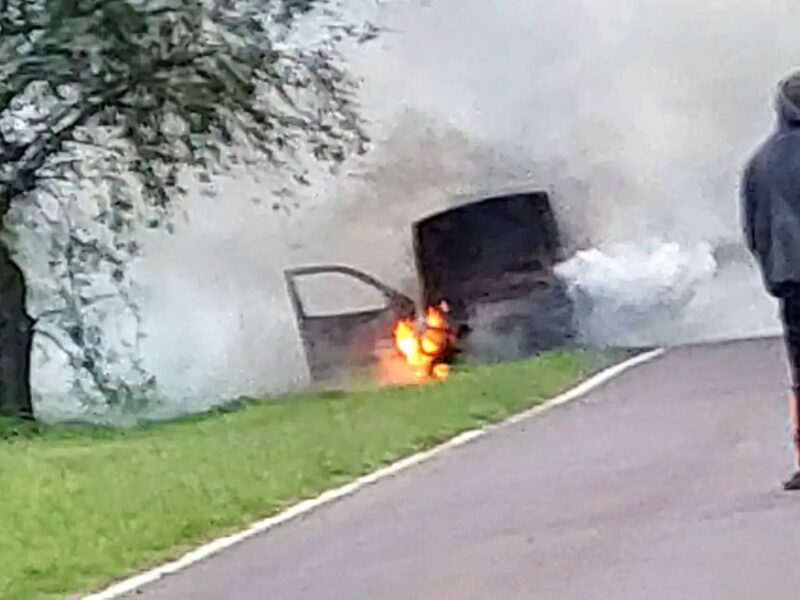 Un auto se prendió fuego cerca del acceso a Itatí y generó demoras en la Ruta Nº 20