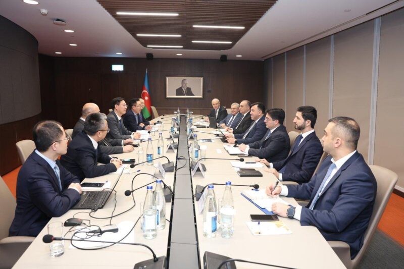Azerbaiyán y China analizan proyectos conjuntos en las industrias del aluminio y la metalurgia