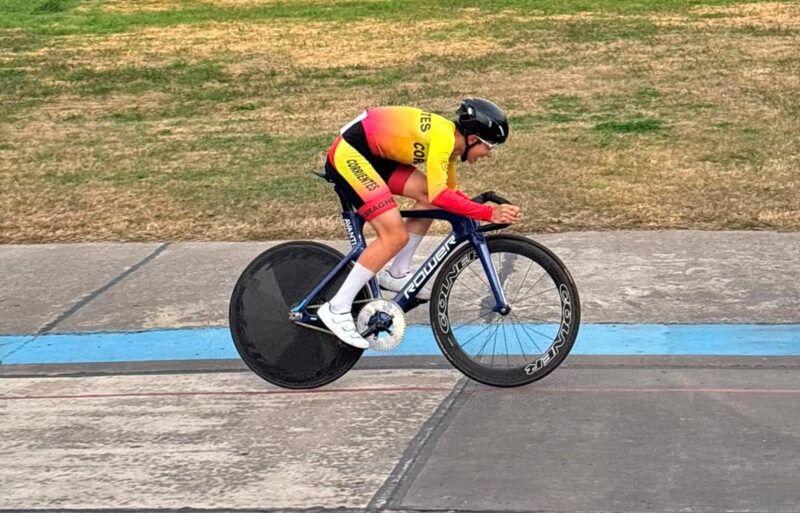 Lázaro Escalante busca apoyo para su participación en el Argentino de Pista