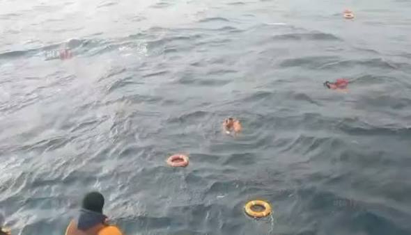 Dramático rescate: así salvaron a un marinero correntino que cayó al mar