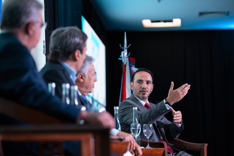 En Puerto Iguazú, el Gobernador reclamó “mirar hacia el Interior del país”