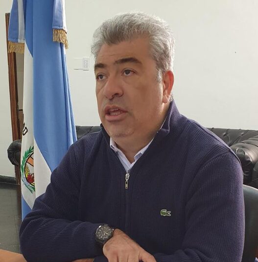 Provincia combina vía judicial y charla política
