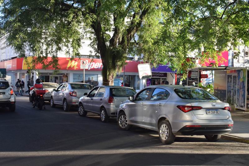 Remises: choferes frenan la tarifa para evitar el colapso de la demanda