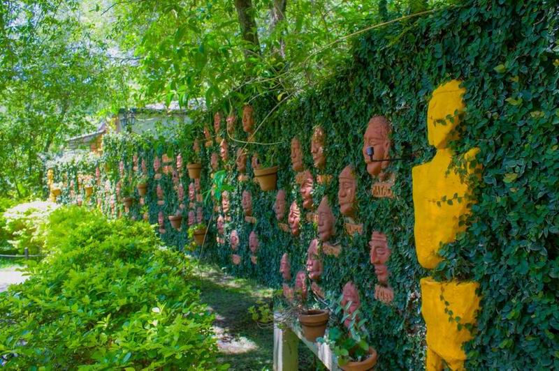 Una escultura y un gesto solidario