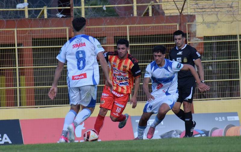 Fernández: «Sufrimos el primer tiempo, corrimos detrás de la pelota»