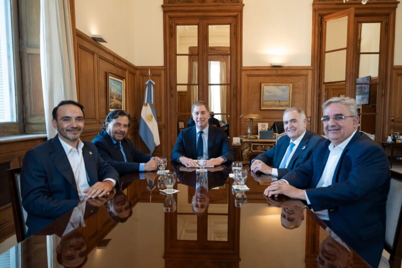 Juan Pablo y otros gobernadores negociaron con Santilli el respaldo al Presupuesto 2027