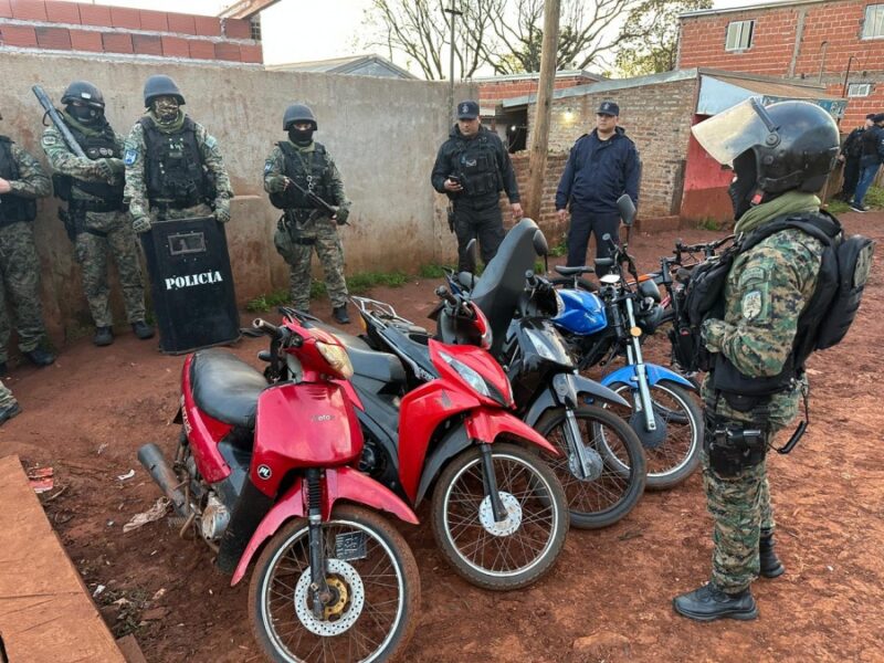 Operativo en Virasoro: rescataron 15 gallos de riña y secuestraron armas, drogas y vehículos